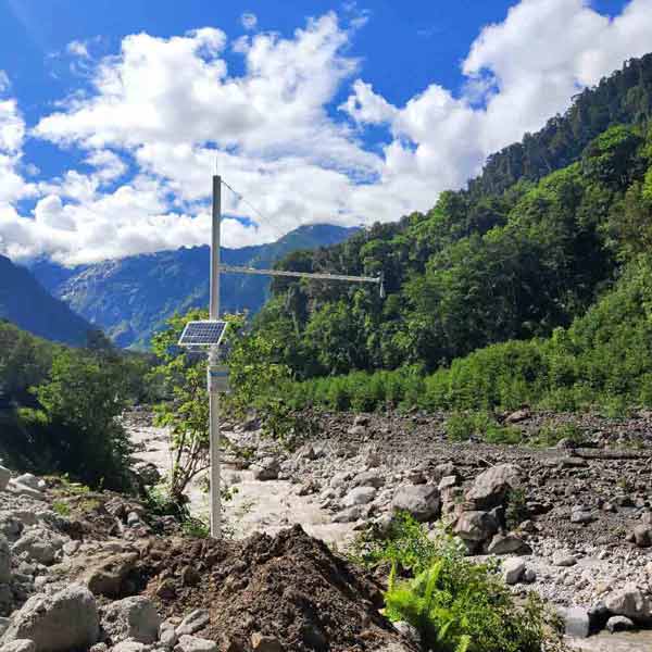 西藏林芝帕隆藏布江雷达水位监测安装